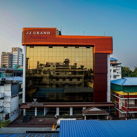 Hotel Signature Cochin Kochi Exterior photo