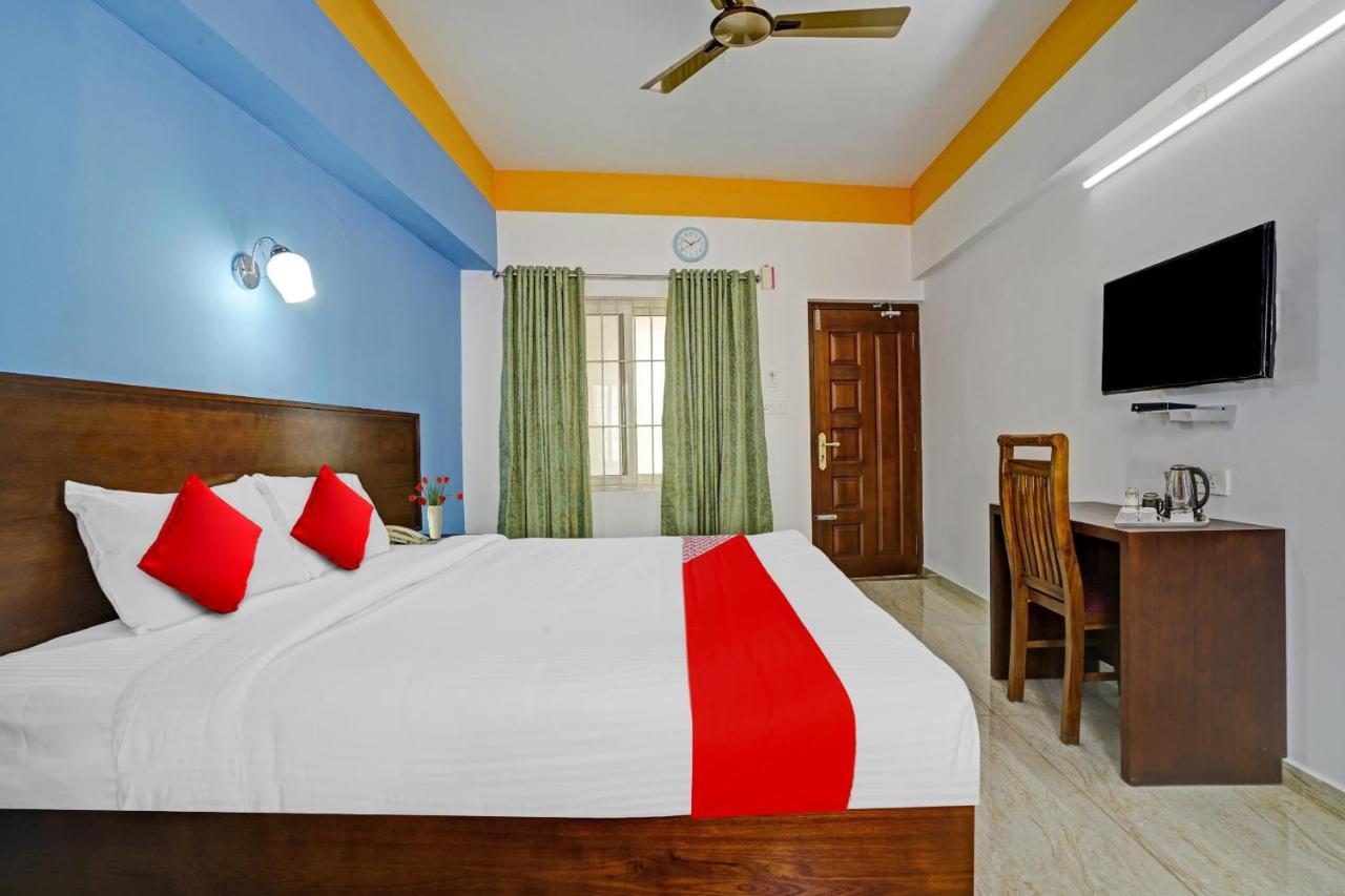 Hotel Signature Cochin Kochi Exterior photo
