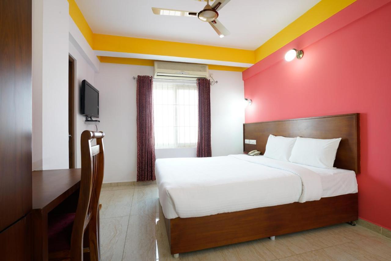 Hotel Signature Cochin Kochi Exterior photo