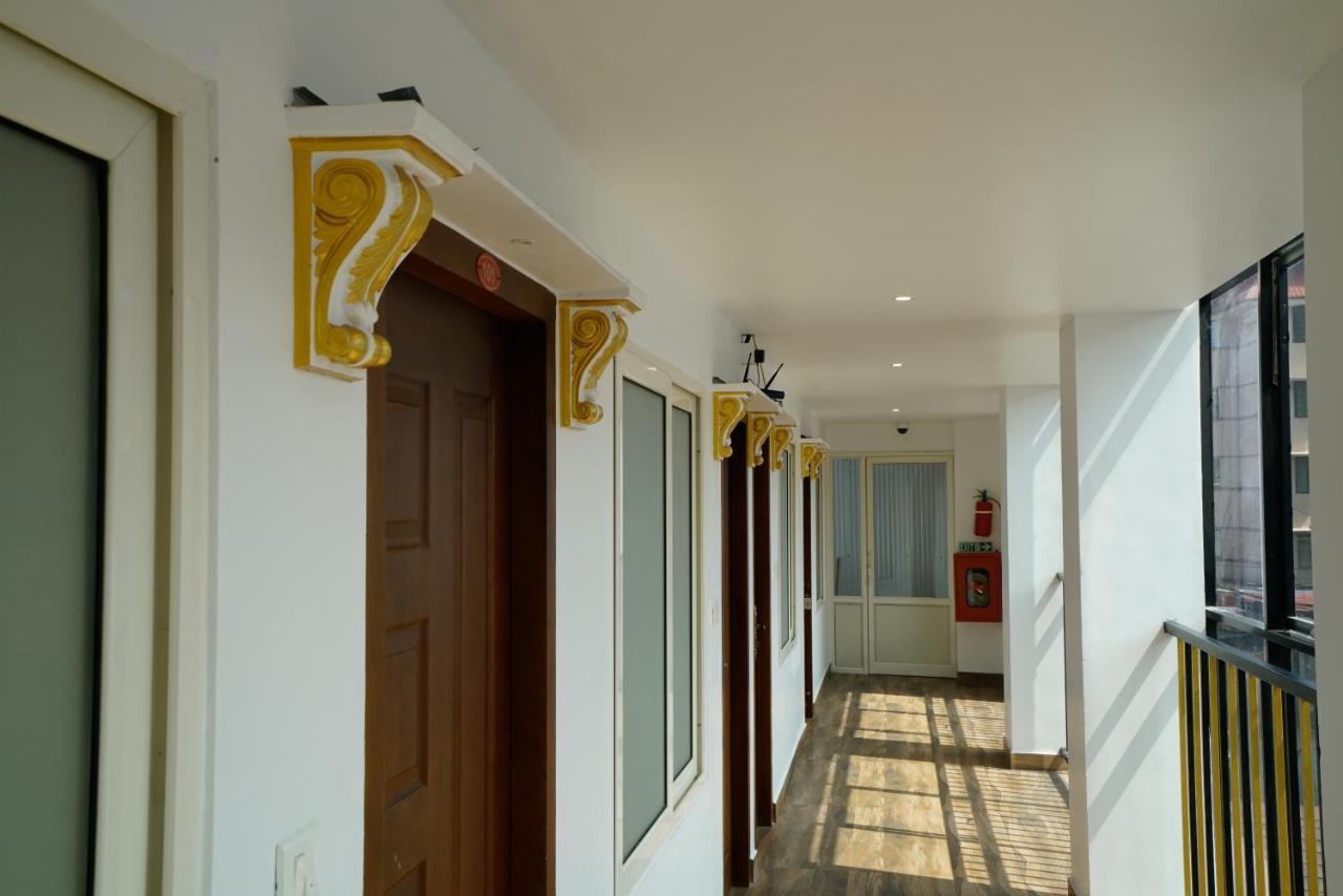 Hotel Signature Cochin Kochi Exterior photo