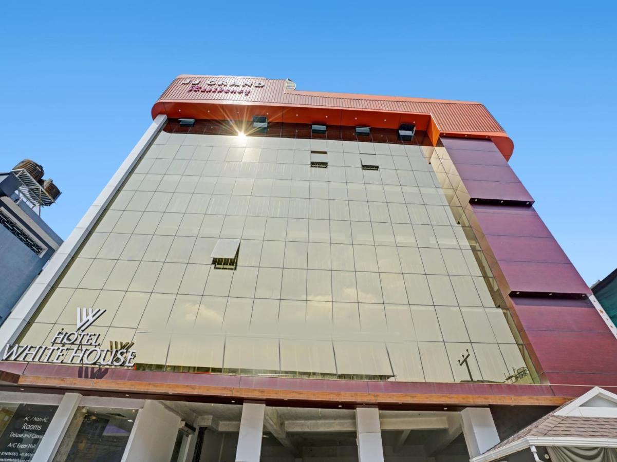 Hotel Signature Cochin Kochi Exterior photo