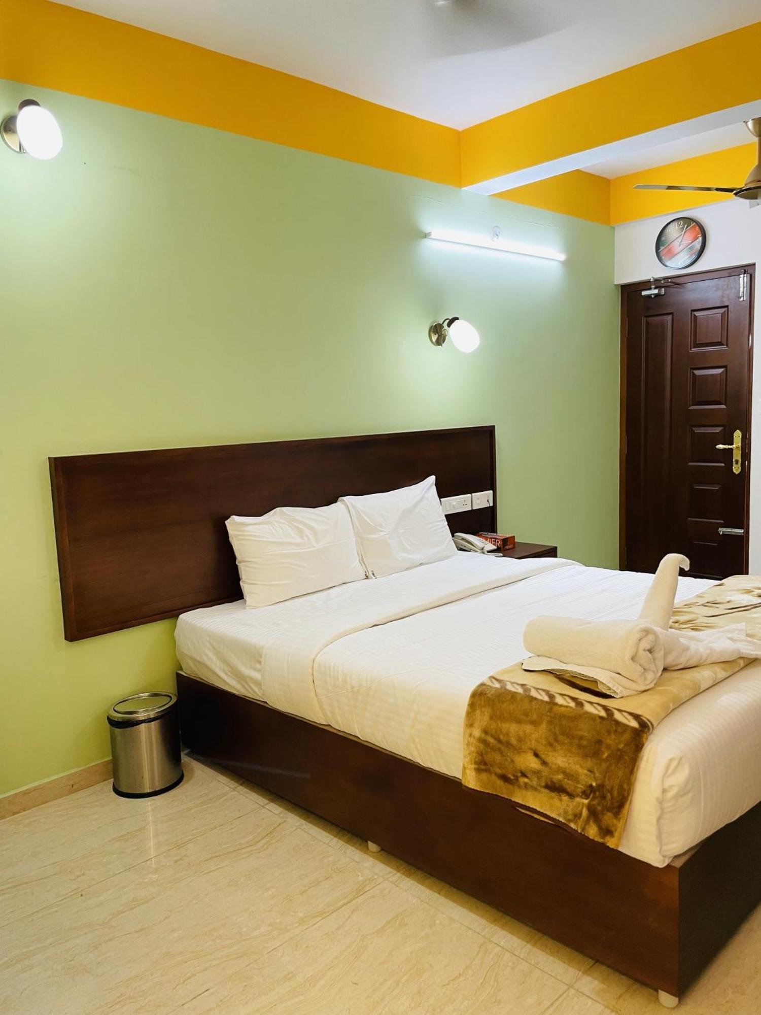 Hotel Signature Cochin Kochi Exterior photo