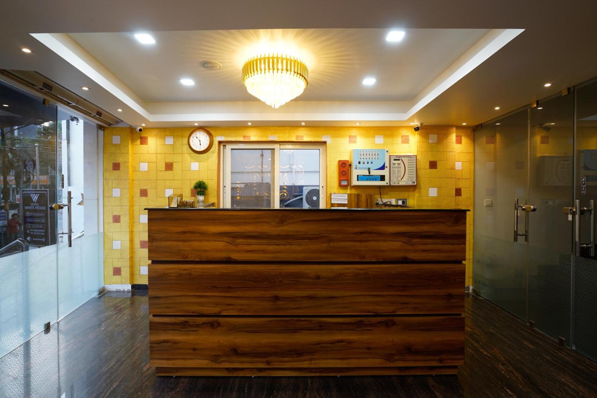 Hotel Signature Cochin Kochi Exterior photo