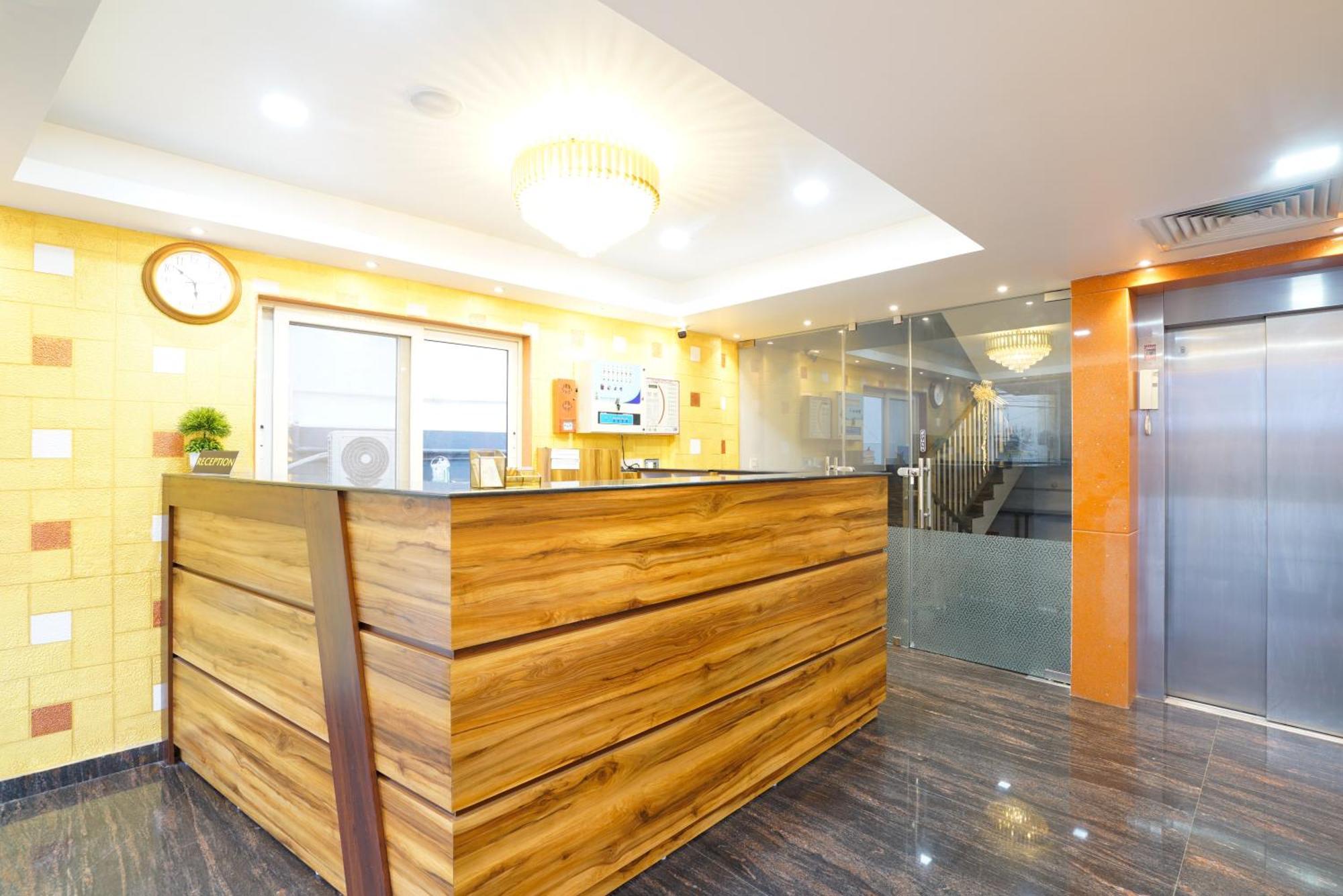 Hotel Signature Cochin Kochi Exterior photo