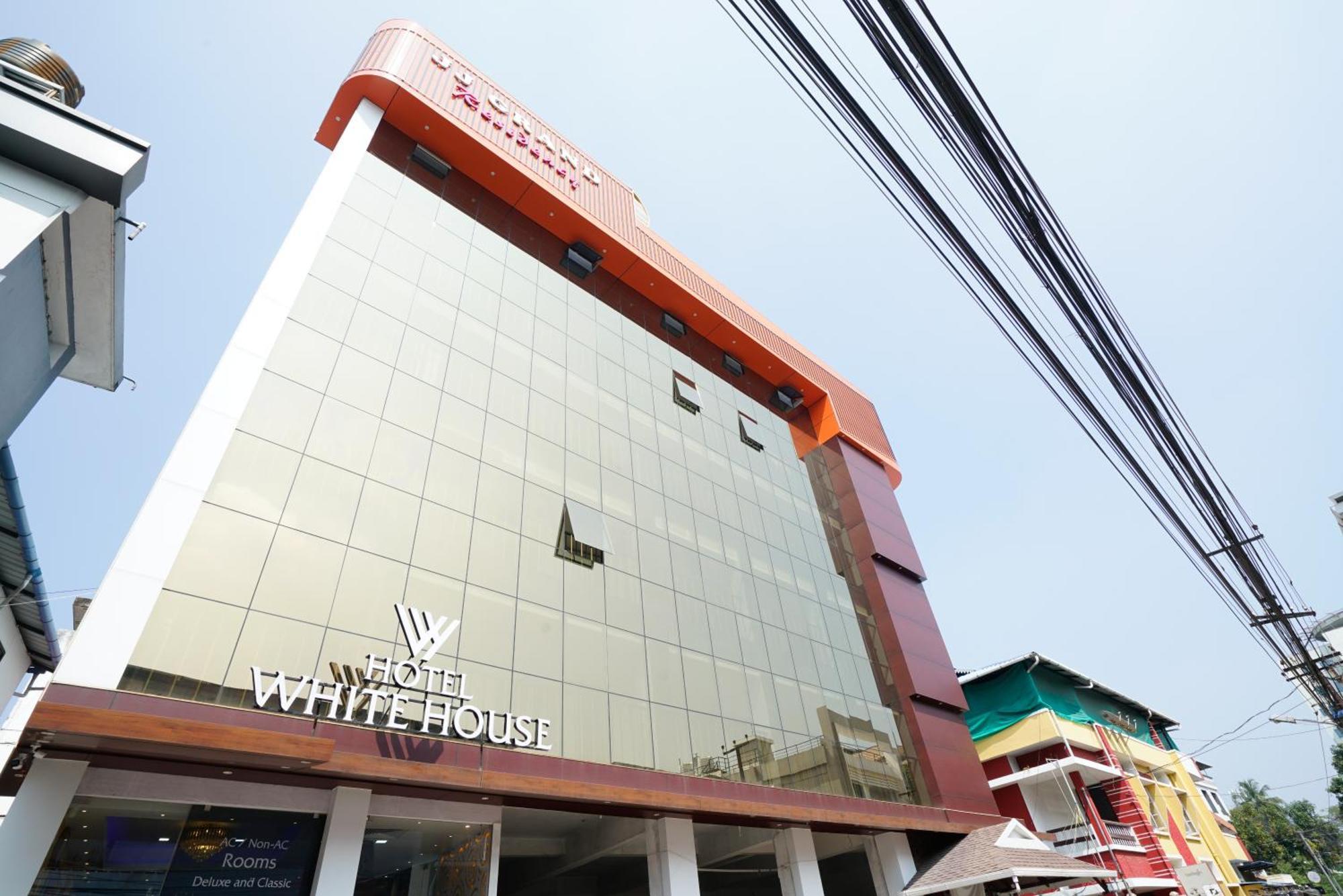 Hotel Signature Cochin Kochi Exterior photo