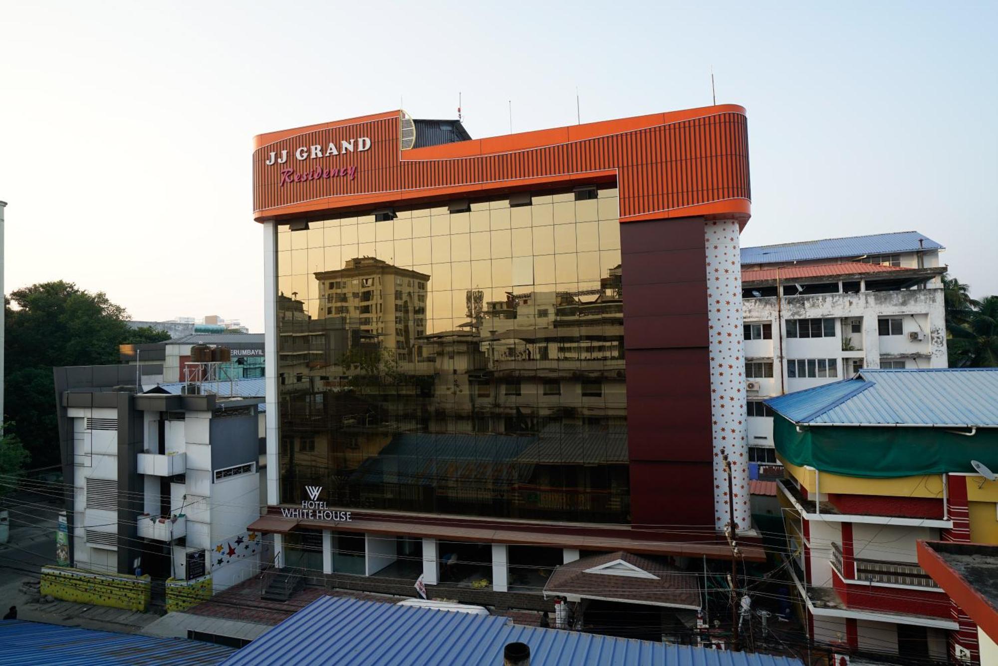 Hotel Signature Cochin Kochi Exterior photo