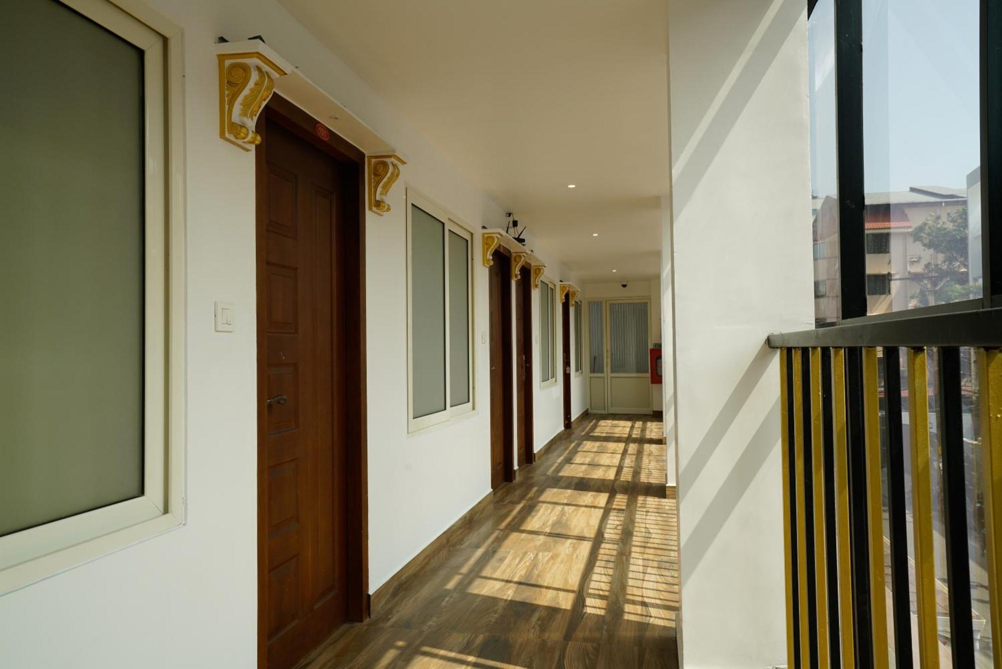 Hotel Signature Cochin Kochi Exterior photo